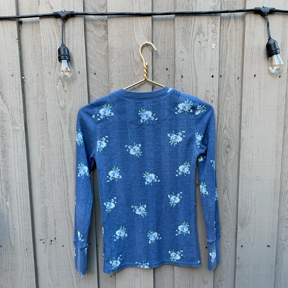 Aerie Henley Top in XS - Picture 2 of 5